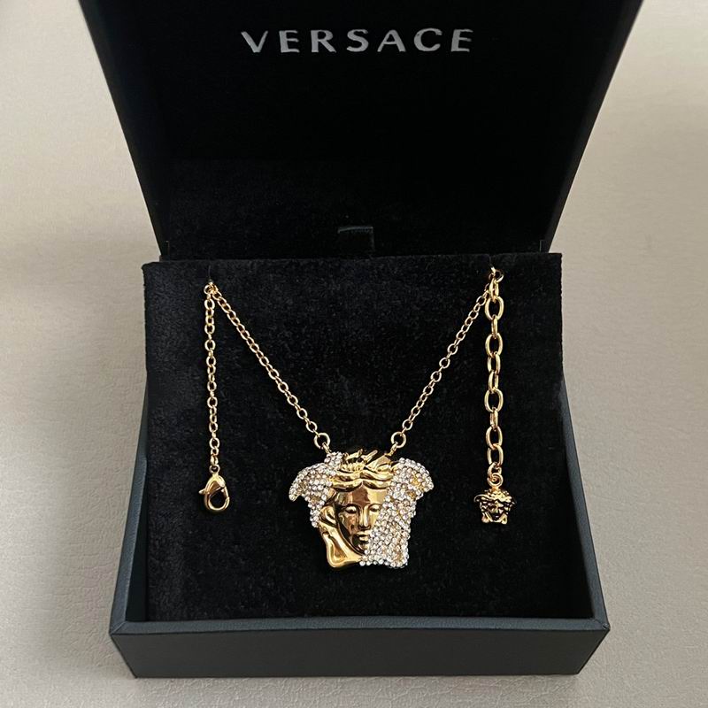 Versace necklace 03yxh178